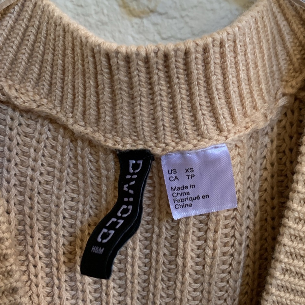 H&M Sweater - Picture 2 of 6